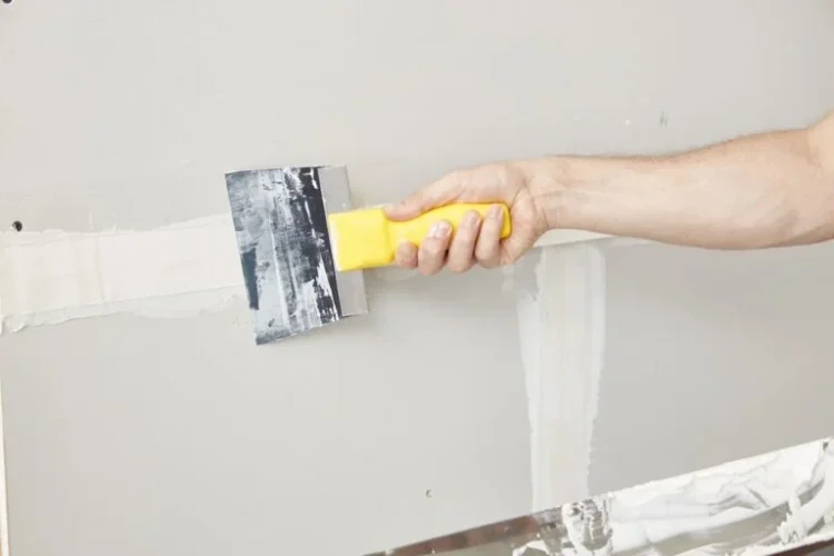 Drywall Repair Miami: DIY or Call a Professional?
